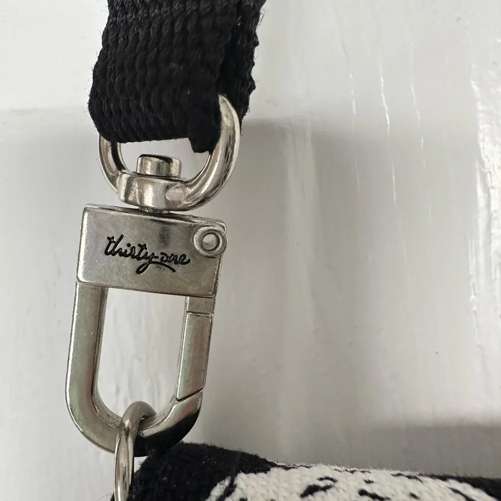 Thirty-One Double Up‎ Crossbody Purse, Black Links Pattern, Black & White. NWOT